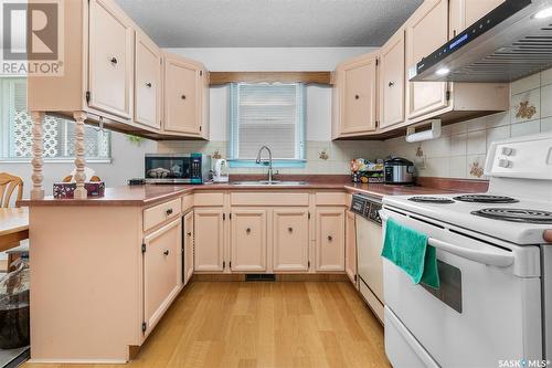 3902 Centennial Drive, Saskatoon, SK - Indoor Photo Showing Kitchen With Double Sink