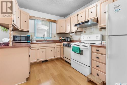 3902 Centennial Drive, Saskatoon, SK - Indoor Photo Showing Kitchen