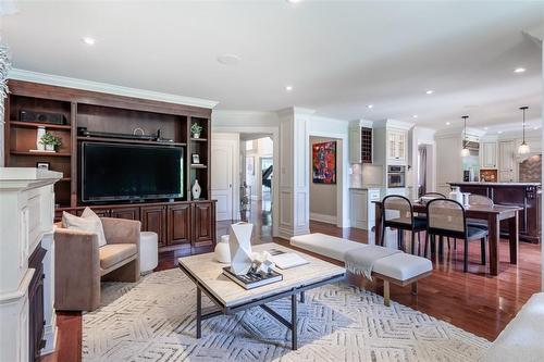 2185 Meadowland Drive, Oakville, ON - Indoor Photo Showing Living Room