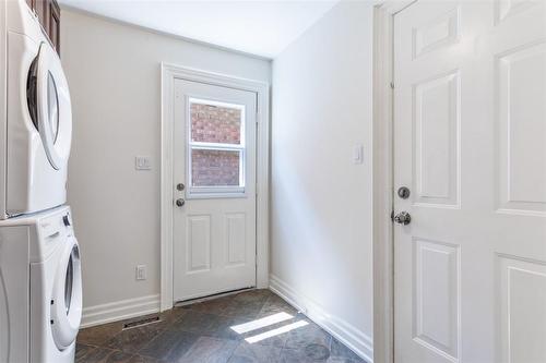 2185 Meadowland Drive, Oakville, ON - Indoor Photo Showing Laundry Room