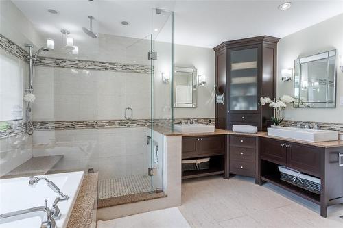 2185 Meadowland Drive, Oakville, ON - Indoor Photo Showing Bathroom