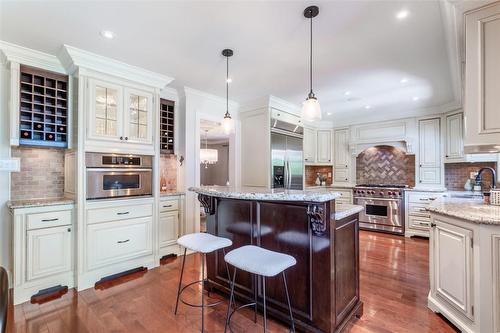 2185 Meadowland Drive, Oakville, ON - Indoor Photo Showing Kitchen With Upgraded Kitchen