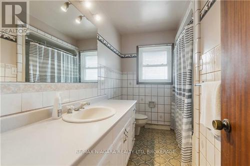 6980 Concord Crescent, Niagara Falls, ON - Indoor Photo Showing Bathroom