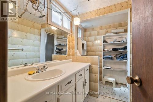 6980 Concord Crescent, Niagara Falls, ON - Indoor Photo Showing Bathroom