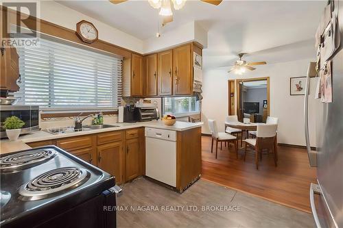 6980 Concord Crescent, Niagara Falls, ON - Indoor Photo Showing Kitchen With Double Sink