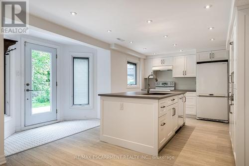 4107 Wheelwright Crescent, Mississauga (Erin Mills), ON - Indoor Photo Showing Kitchen