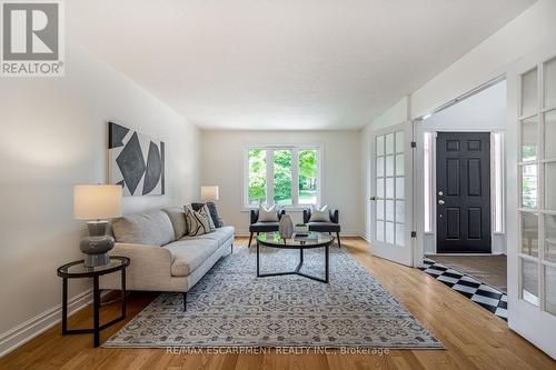 4107 Wheelwright Crescent, Mississauga, ON - Indoor Photo Showing Living Room