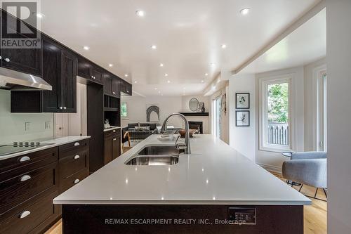 4107 Wheelwright Crescent, Mississauga, ON - Indoor Photo Showing Kitchen With Double Sink With Upgraded Kitchen