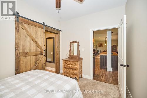 9695 Grassy Brook Road, Niagara Falls, ON - Indoor Photo Showing Bedroom