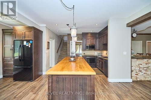 9695 Grassy Brook Road, Niagara Falls, ON - Indoor Photo Showing Kitchen With Double Sink