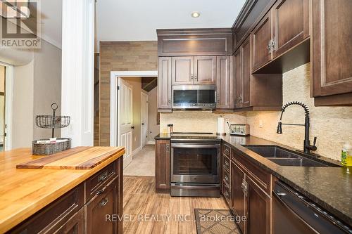 9695 Grassy Brook Road, Niagara Falls, ON - Indoor Photo Showing Kitchen With Double Sink