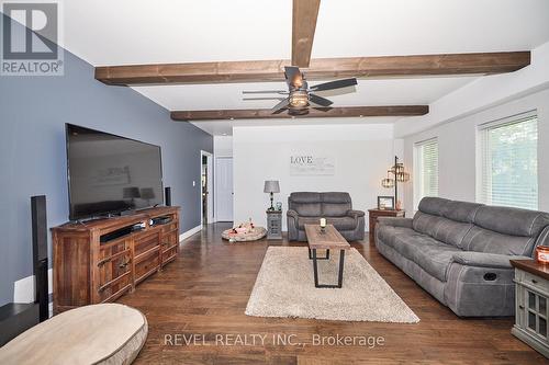 9695 Grassy Brook Road, Niagara Falls, ON - Indoor Photo Showing Living Room