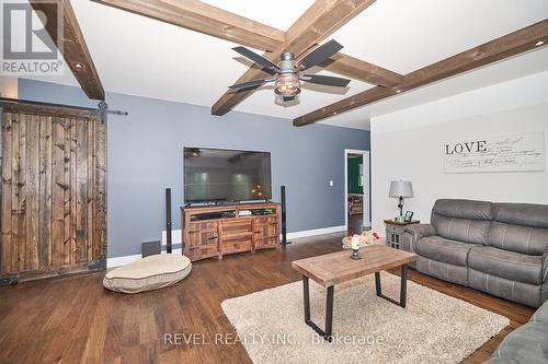 9695 Grassy Brook Road, Niagara Falls, ON - Indoor Photo Showing Living Room