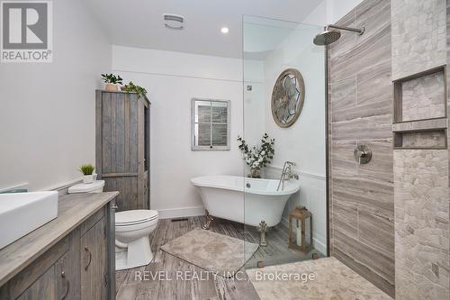 9695 Grassy Brook Road, Niagara Falls, ON - Indoor Photo Showing Bathroom