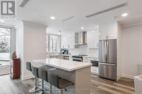 #611 - 398 Eglinton Avenue E, Toronto (Mount Pleasant East), ON - Indoor Photo Showing Kitchen With Upgraded Kitchen