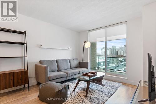 #611 - 398 Eglinton Avenue E, Toronto (Mount Pleasant East), ON - Indoor Photo Showing Living Room