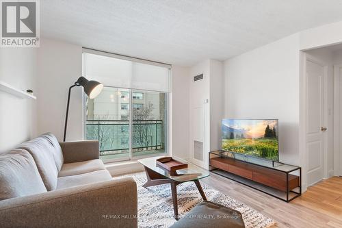 #611 - 398 Eglinton Avenue E, Toronto (Mount Pleasant East), ON - Indoor Photo Showing Living Room