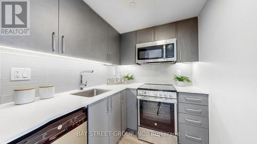 1317 - 38 Monte Kwinter Court, Toronto (Clanton Park), ON - Indoor Photo Showing Kitchen With Upgraded Kitchen