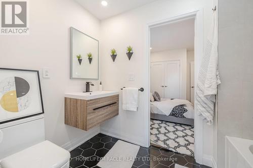 388 Oakwood Avenue, Toronto (Oakwood Village), ON - Indoor Photo Showing Bathroom