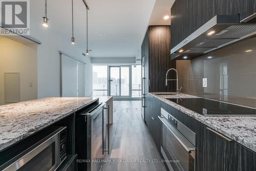 905 - 1 Bloor Street E, Toronto (Church-Yonge Corridor), ON - Indoor Photo Showing Kitchen With Upgraded Kitchen