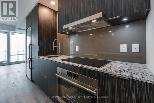 905 - 1 Bloor Street E, Toronto (Church-Yonge Corridor), ON - Indoor Photo Showing Kitchen With Upgraded Kitchen