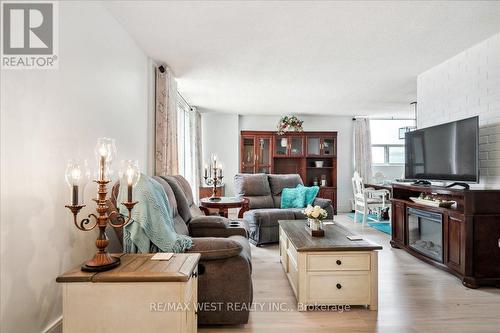 Ph3 - 2345 Confederation Parkway, Mississauga (Cooksville), ON - Indoor Photo Showing Living Room