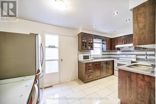 209 Invergordon Avenue, Toronto (Agincourt South-Malvern West), ON - Indoor Photo Showing Kitchen