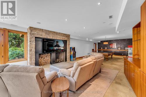 27 Elm Ridge Acres Road, Markham (Thornhill), ON - Indoor With Fireplace