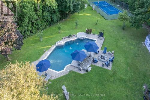 27 Elm Ridge Acres Road, Markham (Thornhill), ON - Outdoor With In Ground Pool