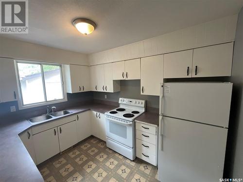 1826 Dewdney Avenue E, Regina, SK - Indoor Photo Showing Kitchen With Double Sink