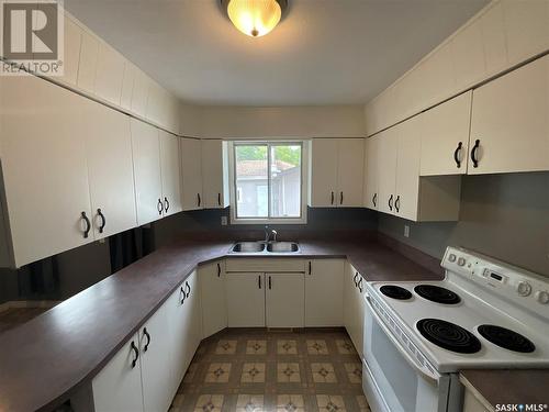 1826 Dewdney Avenue E, Regina, SK - Indoor Photo Showing Kitchen With Double Sink