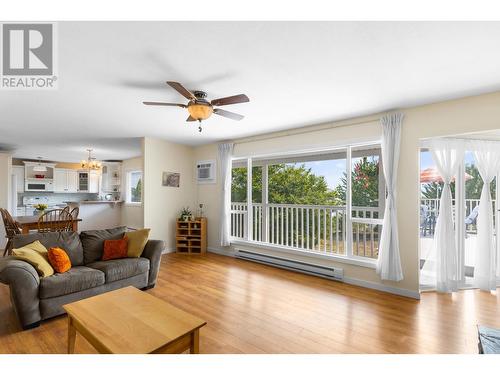 2169 Peters Road, West Kelowna, BC - Indoor Photo Showing Living Room