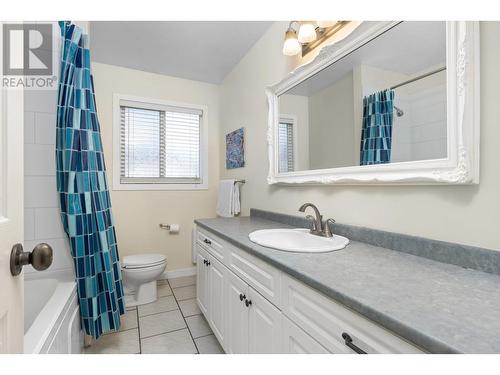 2169 Peters Road, West Kelowna, BC - Indoor Photo Showing Bathroom