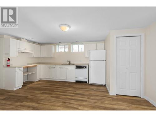 2169 Peters Road, West Kelowna, BC - Indoor Photo Showing Kitchen