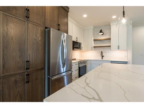 5 - 1444 Granite Drive, Golden, BC - Indoor Photo Showing Kitchen With Upgraded Kitchen