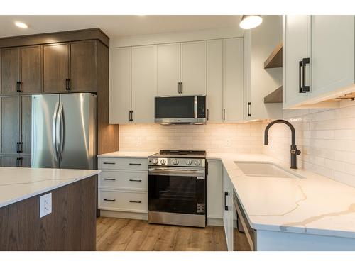 5 - 1444 Granite Drive, Golden, BC - Indoor Photo Showing Kitchen With Upgraded Kitchen