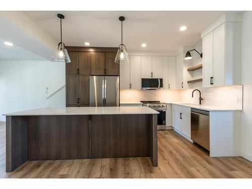 5 - 1444 Granite Drive, Golden, BC - Indoor Photo Showing Kitchen With Upgraded Kitchen