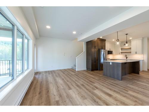 5 - 1444 Granite Drive, Golden, BC - Indoor Photo Showing Kitchen