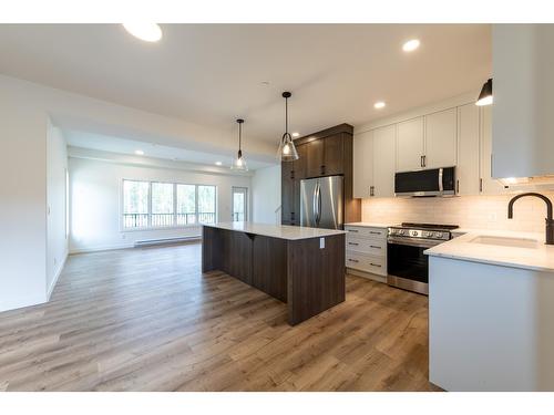 5 - 1444 Granite Drive, Golden, BC - Indoor Photo Showing Kitchen With Upgraded Kitchen