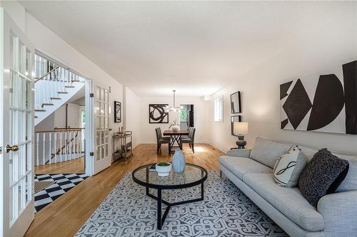 4107 Wheelwright Crescent, Mississauga, ON - Indoor Photo Showing Living Room