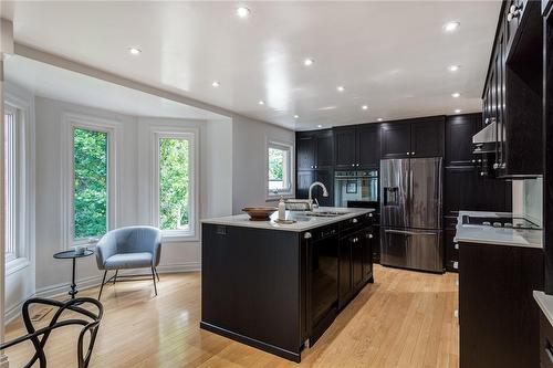 4107 Wheelwright Crescent, Mississauga, ON - Indoor Photo Showing Kitchen With Double Sink With Upgraded Kitchen