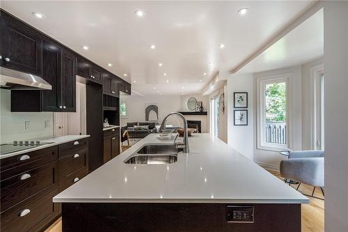 4107 Wheelwright Crescent, Mississauga, ON - Indoor Photo Showing Kitchen With Double Sink With Upgraded Kitchen