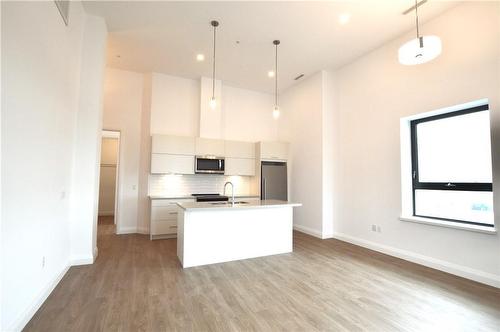 118 King Street E|Unit #Lph 17, Hamilton, ON - Indoor Photo Showing Kitchen