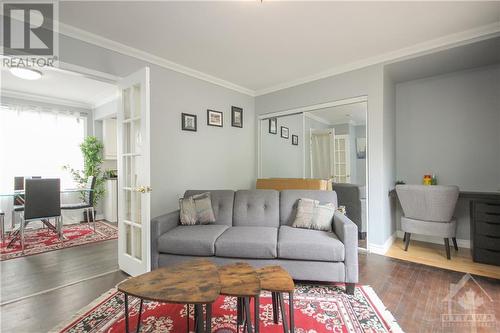 Living room and work station - 835 Montreal Road Unit#B, Ottawa, ON - Indoor Photo Showing Living Room