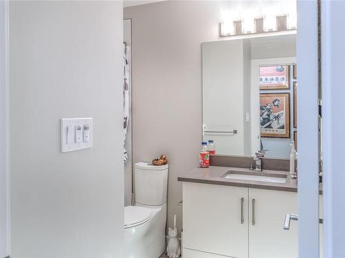 212-20 Barsby Ave, Nanaimo, BC - Indoor Photo Showing Bathroom