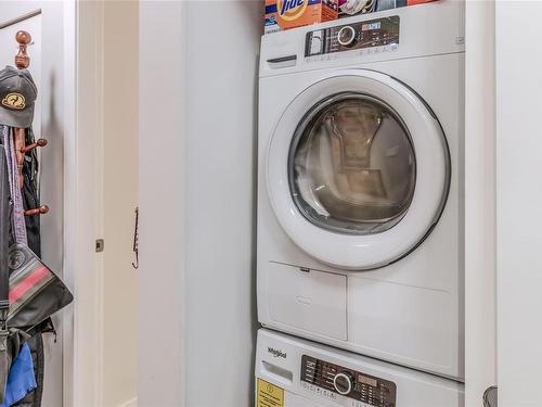 212-20 Barsby Ave, Nanaimo, BC - Indoor Photo Showing Laundry Room