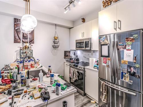 212-20 Barsby Ave, Nanaimo, BC - Indoor Photo Showing Kitchen