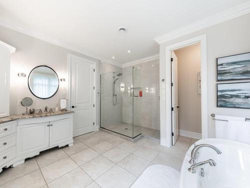 Ensuite bathroom - 1463 Rue François-P.-Bruneau, Saint-Bruno-De-Montarville, QC - Indoor Photo Showing Bathroom