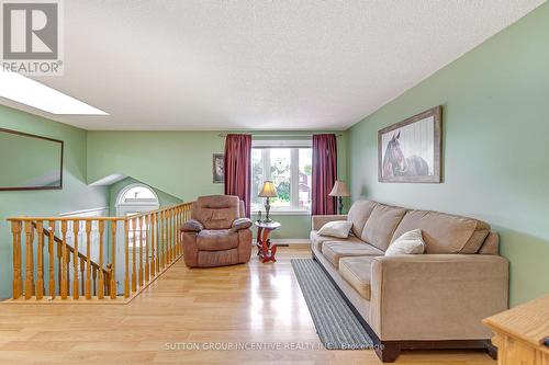 10 Palling Lane, Barrie (Grove East), ON - Indoor Photo Showing Living Room