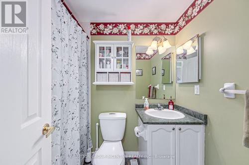 10 Palling Lane, Barrie, ON - Indoor Photo Showing Bathroom